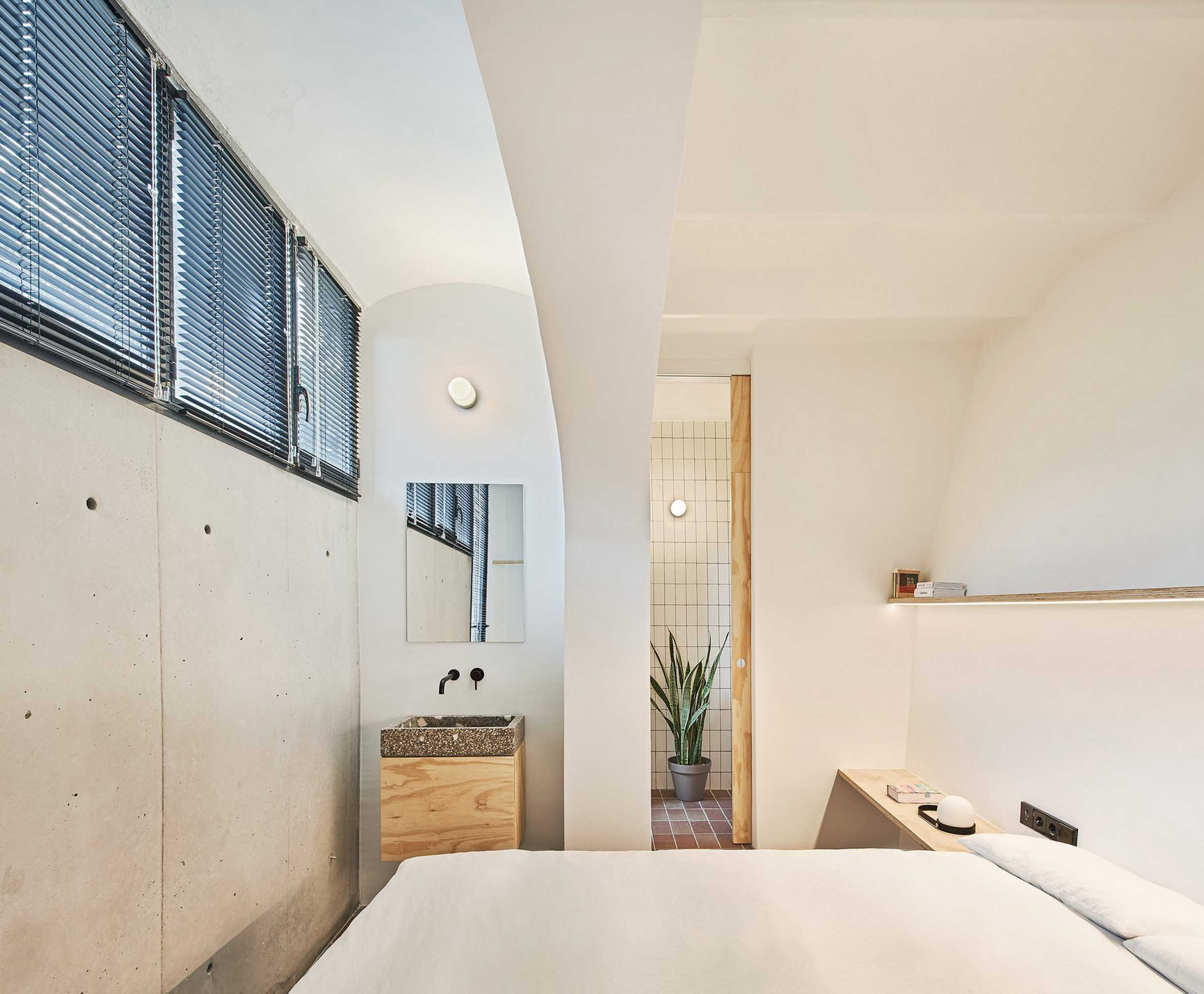 masi -aqui利用多层建筑来开放巴塞罗那的Yurikago住宅