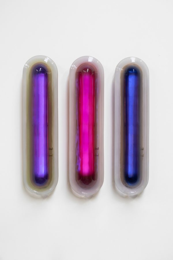 DRAGA & AUREL以新的形式和颜色扩展透明事项系列