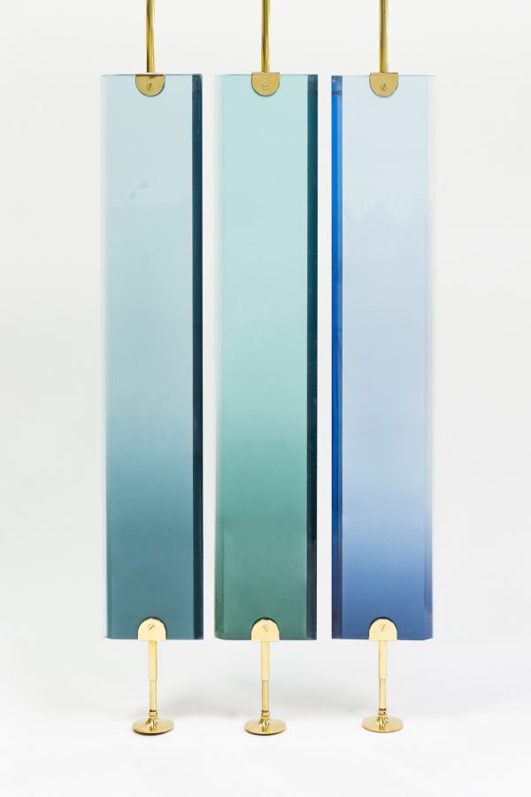 DRAGA & AUREL以新的形式和颜色扩展透明事项系列