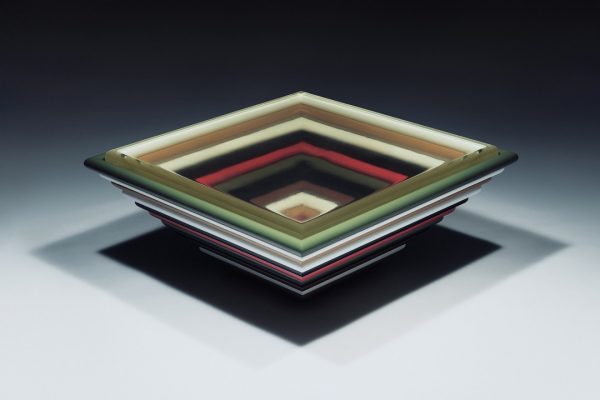 时装设计师JONATHAN SAUNDERS推出了他的第一个家具系列 – 一切都很棒