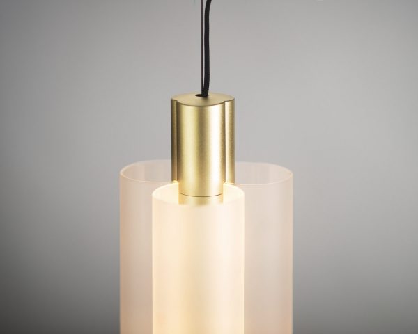 RAKUMBA展示了SEBASTIAN HERKNER设计的Metropol照明系列