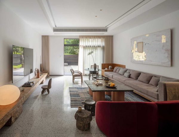 中国的乡村之家，到处都充满全球纪念品