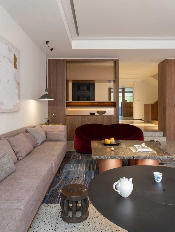 中国的乡村之家，到处都充满全球纪念品