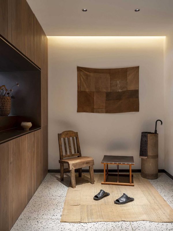 中国的乡村之家，到处都充满全球纪念品