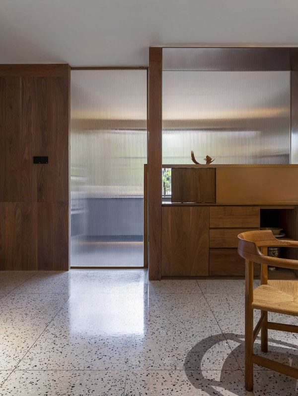 中国的乡村之家，到处都充满全球纪念品