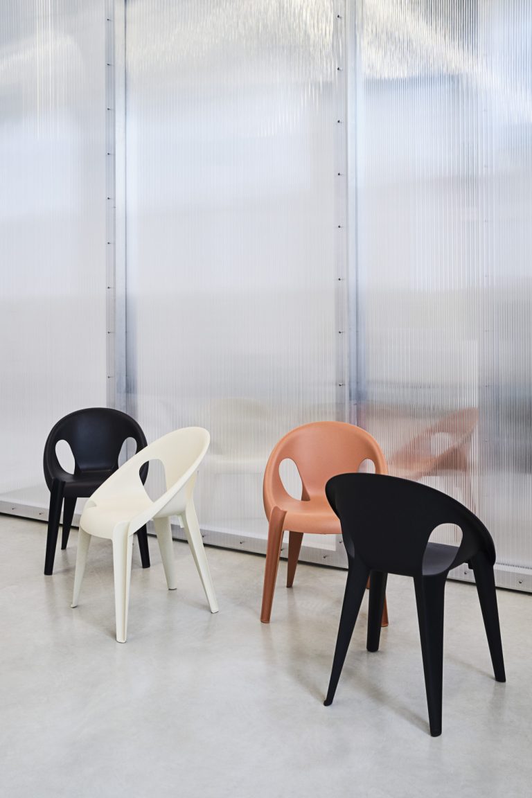 贝尔椅子是无处不在的塑料椅子的现代重申