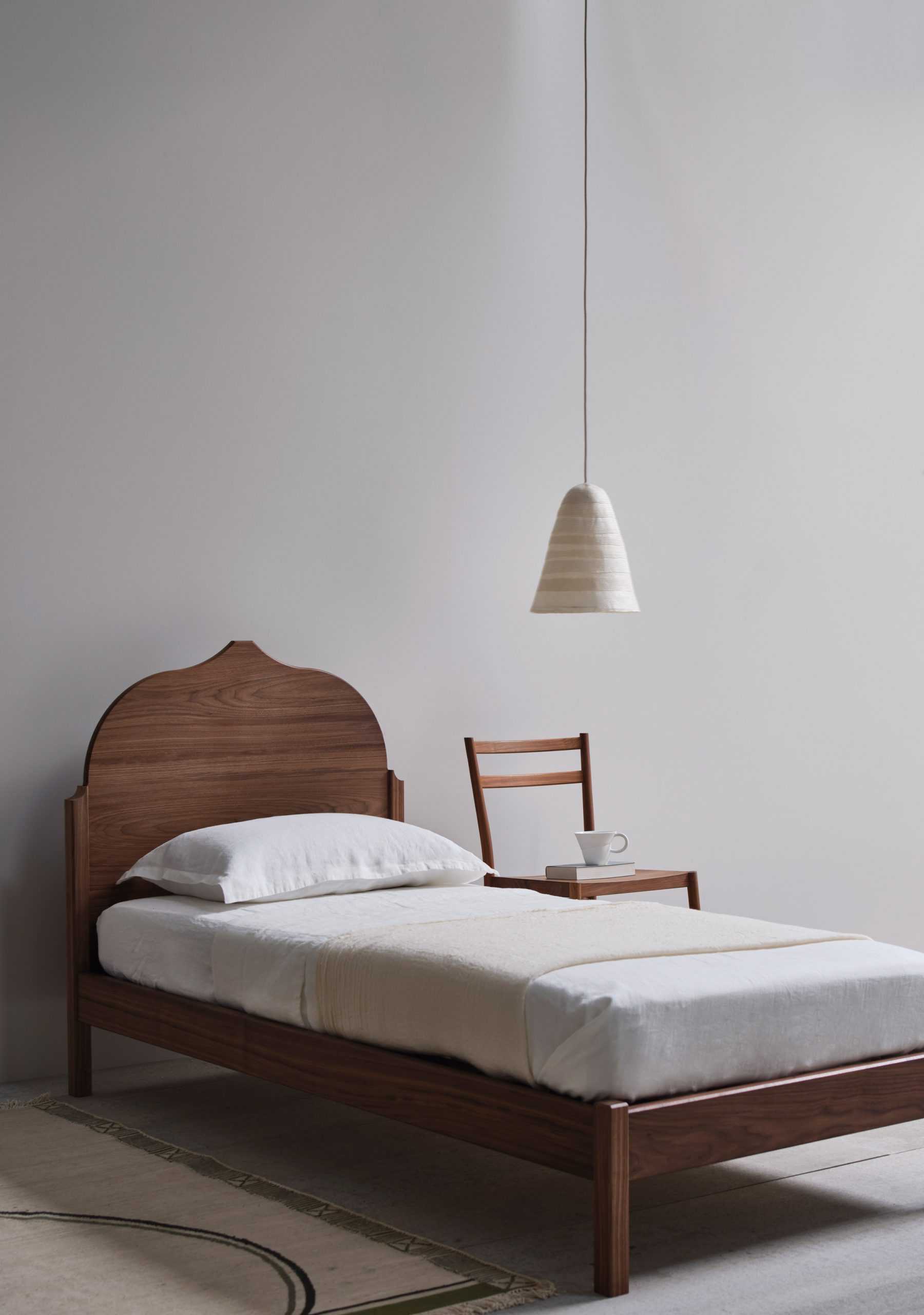 Pinch将经典材料与最小形状配对用于最新卧室家具