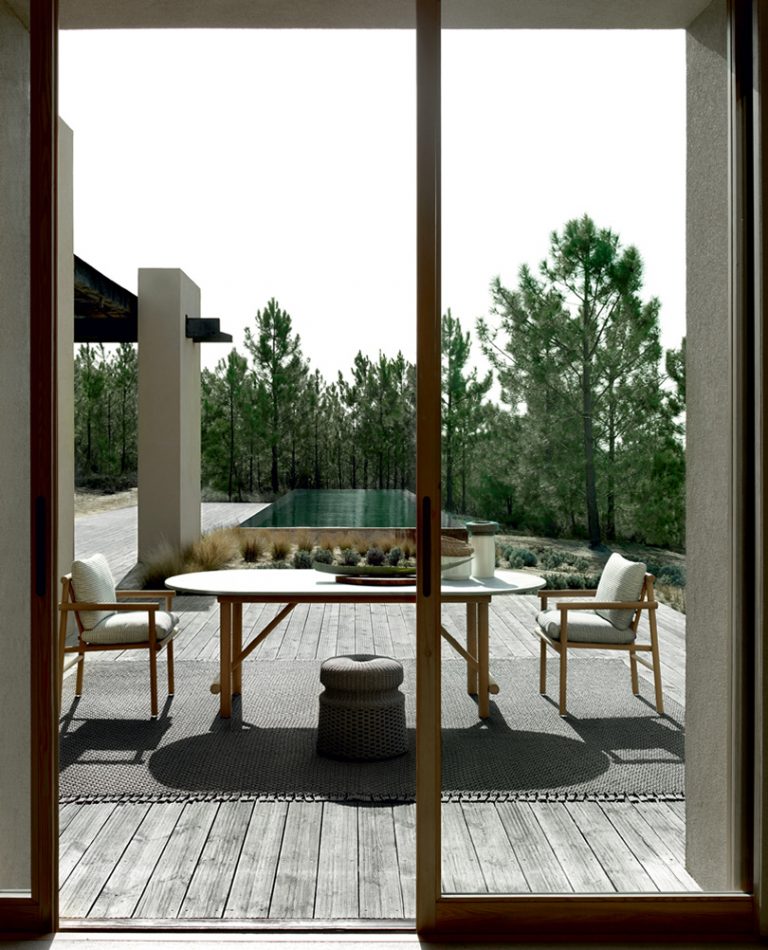 亚洲人和瑞典人的影响在Ayana户外系列家具中相遇