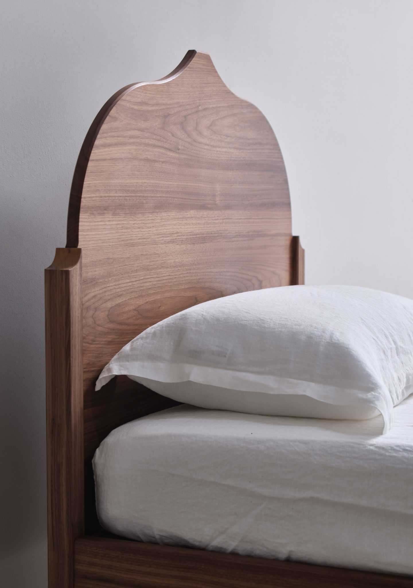 Pinch将经典材料与最小形状配对用于最新卧室家具