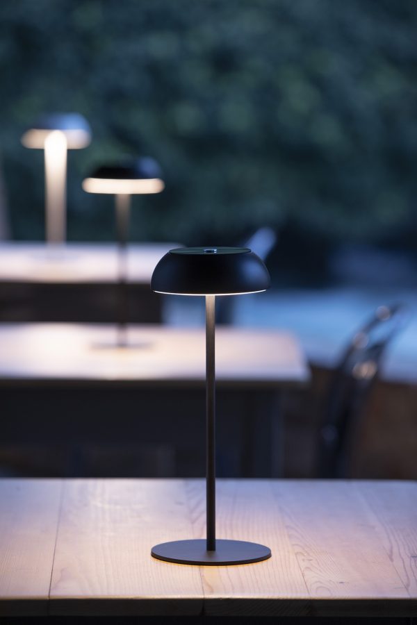 Float，由Mario Alessiani为Axolight设计的可转换便携式灯