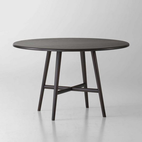 Bernhardt Design推出了灵感源自冲浪板的餐桌系列