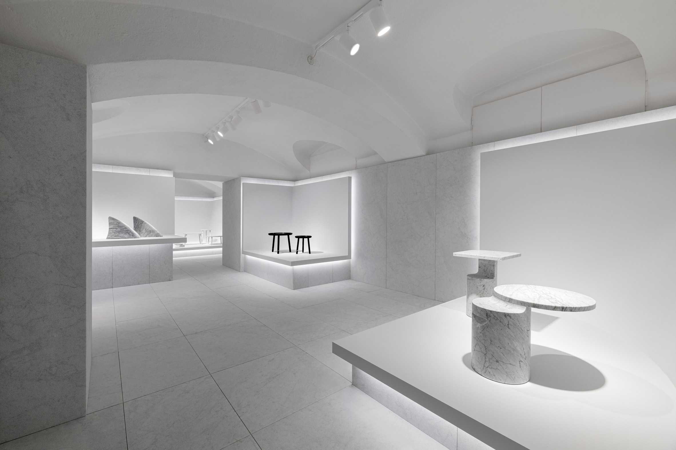 米兰的Marsotto陈列室采用大理石浮雕外墙完成
