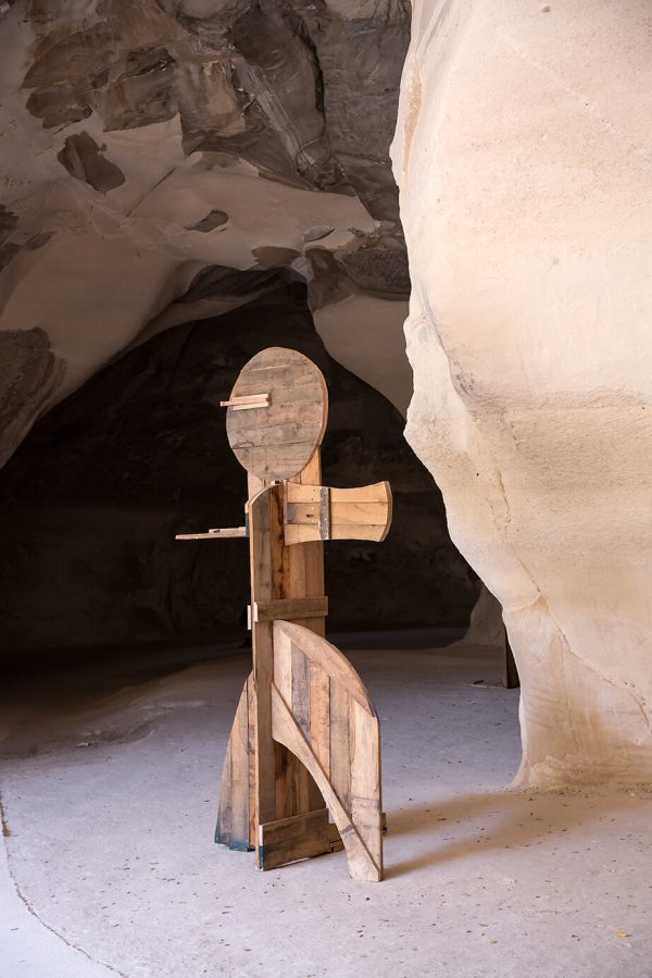 IVO BISIGNANO 的个人展览：“人类形态”设在古代以色列洞穴中