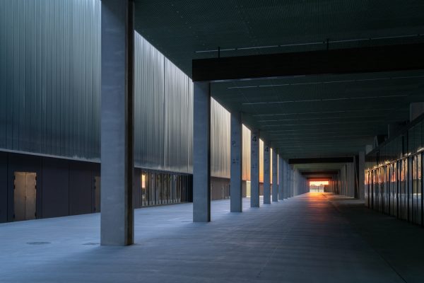 OMA的新图卢兹会展中心在法国开业