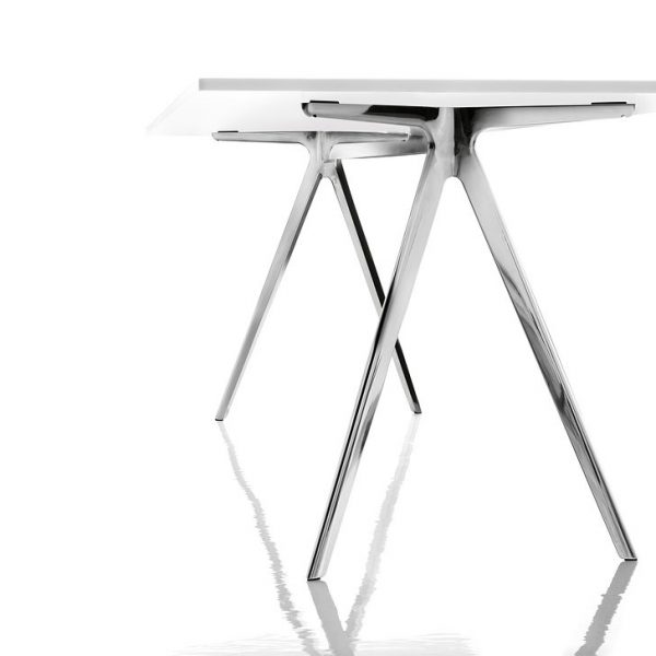 Ronan＆Erwan Bouroullec设计的BAGUETTE桌子