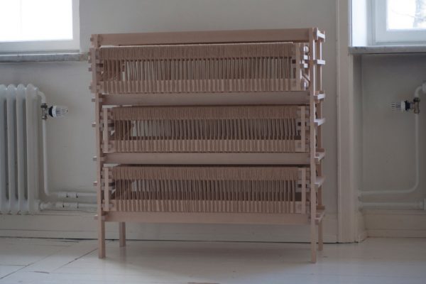 设计师Martin Thubeck最新的家具作品中使用了废弃的木料条