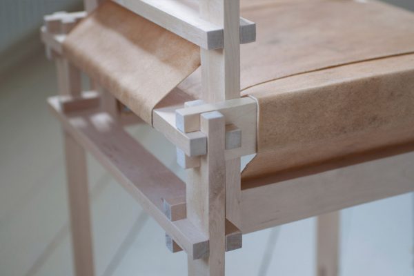 设计师Martin Thubeck最新的家具作品中使用了废弃的木料条