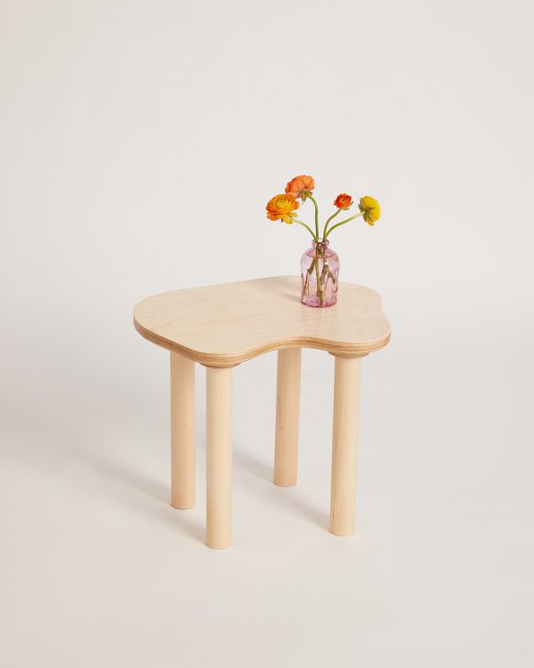 All-Wood系列的三张桌子是扭动的乐趣