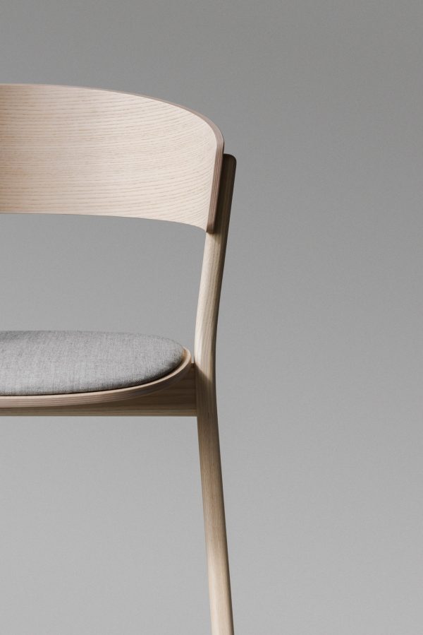 EDITS Design 设计的最小马戏团木椅
