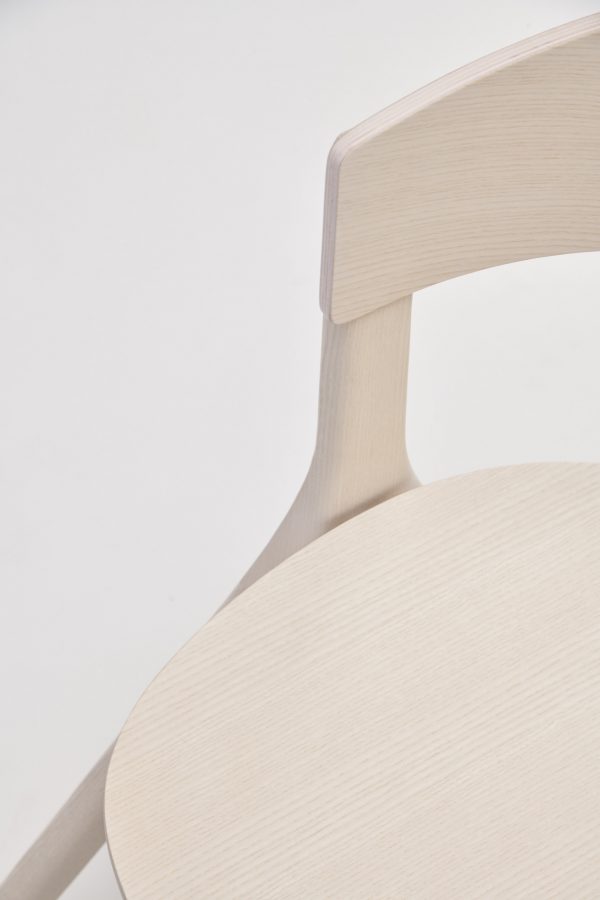 EDITS Design 设计的最小马戏团木椅