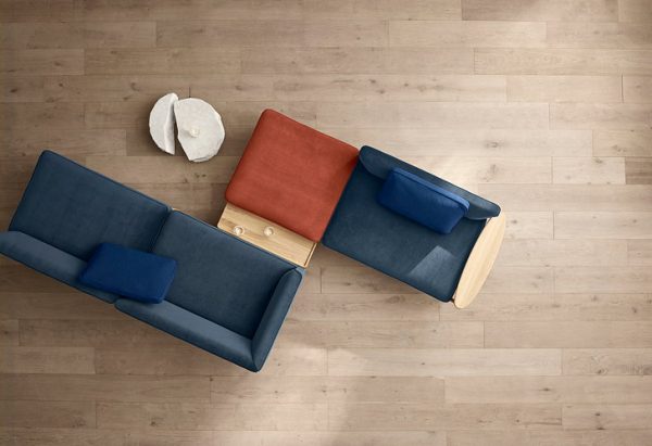 Carl Hansen & Son推出灵活的模块化家具Embrace沙发