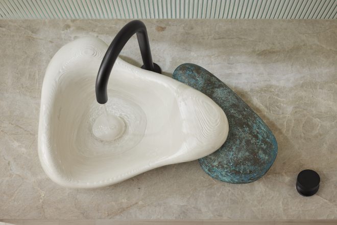 Kohler 和 Daniel Arsham 设计了一个灵感来自“Rock”的3D打印陶瓷水槽