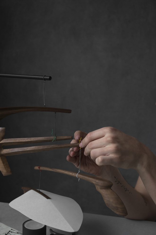 Óseo 照明是二合一的：动能雕塑 + 灯光