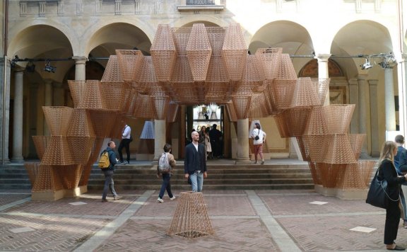 2020年意大利米兰家具展-COS x Mamou-Mani介绍