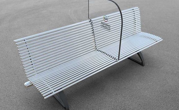 针对冠状病毒而设计的长凳系列 ‘shield’