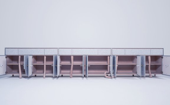 具有弹性的门和特殊支腿的橱柜