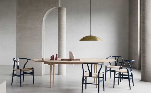 限量生日版叉骨椅来自 Carl Hansen & Son