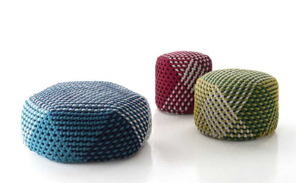 意大利品牌B&B Italia手工编织的Tramae脚凳