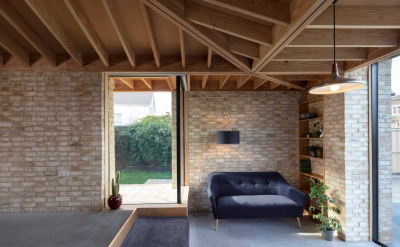 融合了技术和工艺的Flitch房屋