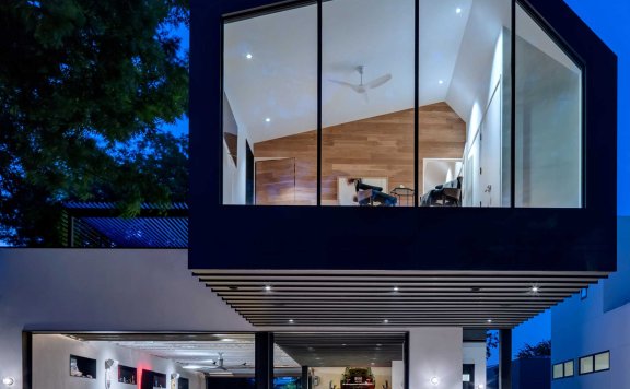 八栋旨在炫耀其主人收藏的房屋