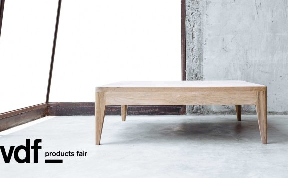 Eva Natasa在VDF产品博览会上推出了新的桌子和椅子