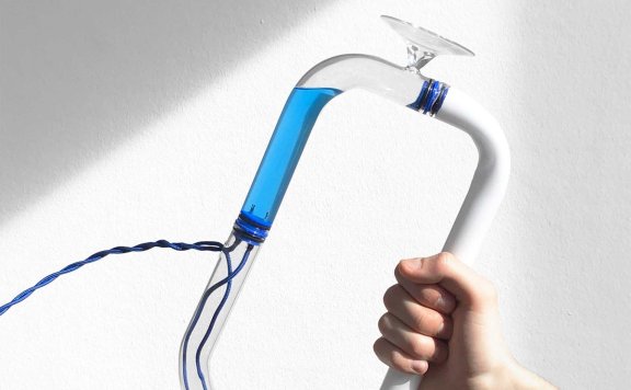 管状Circuiti Liquidi灯使用蓝色液体打开灯