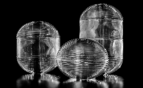 威尼斯照明品牌 Lodes推出了由 Luca Nichetto设计的Jefferson玻璃吊灯