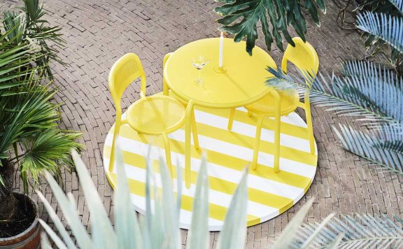 用Fatboy的Toni户外系列让你的夏天更加大胆