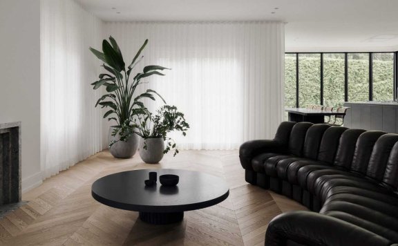 Atelier Barda装修的蒙特利尔房屋，黑白对比