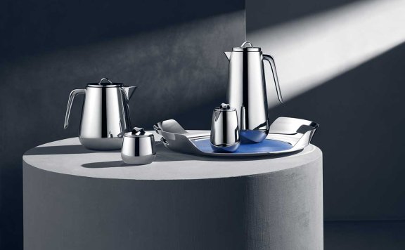 来自Georg Jensen的现代主义不锈钢Helix 咖啡壶和茶具
