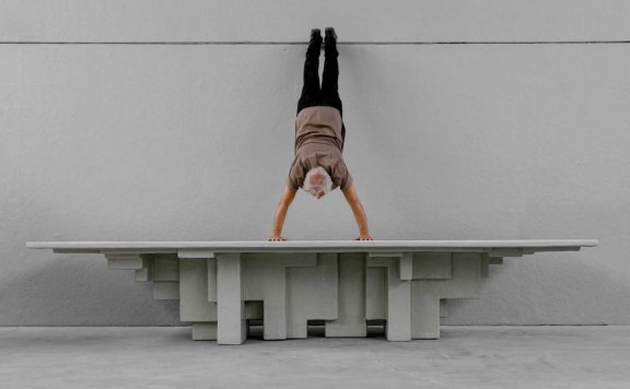 Studio Nucleo为Nilufar Gallery的蜡笔色调上色了原始家具