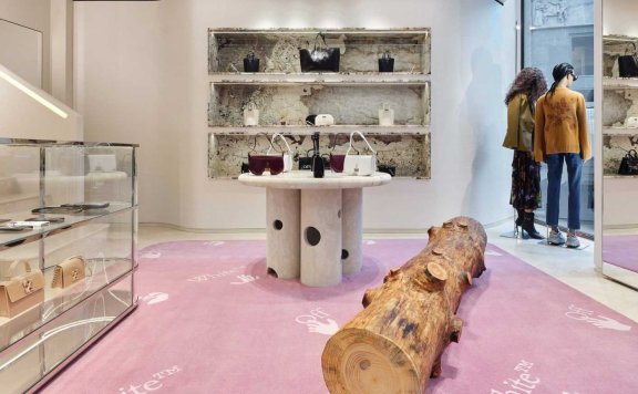 Off-White在米兰的第一家商店用巴塔哥尼亚花岗岩和原木装饰