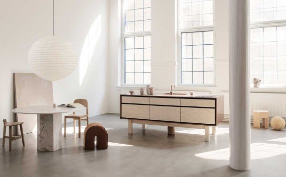 Garde Hvalsøe展示了Framed:混合木材,铜和锌的新型厨房模型