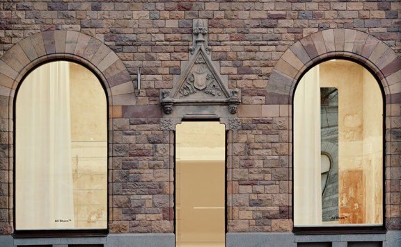 玻璃钢材与镜面构成现代个性珠宝店