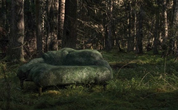 Front和Moroso的大自然家具设计模仿了长满苔藓的岩层