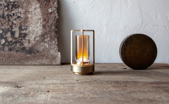 Ambientec推出了Nao Tamura设计的TURN+ 灯