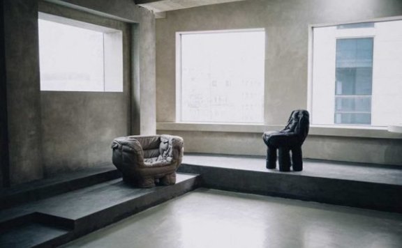 Jinyeong Yeon用剩余的羽绒服制作Padded Chair