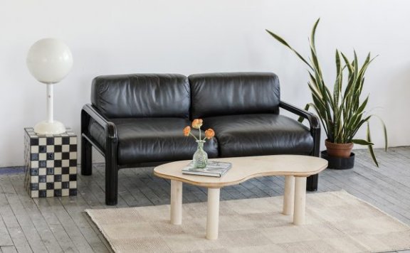 All-Wood系列的三张桌子是扭动的乐趣