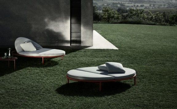 B&B Italia 2022 户外家具系列扩展了两个现有范围