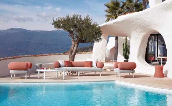 Big Roll Outdoor 系列是适合旱地的漂浮式家具